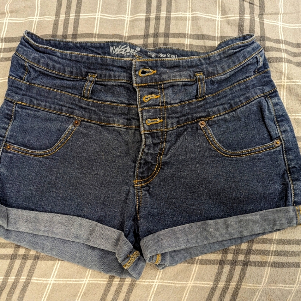 Button fly short shorts